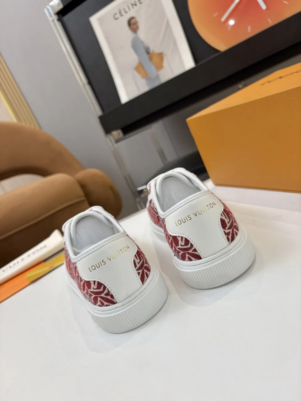 p580🐮🐮 LV couple skate shoes｜Classic jacquard, the ultimate code for a sweet outing! 👫** This pair of shoes is Louis Vuitton's love letter to fashionistas💌 - **classic presbyopic skate shoes**, the perfect choice for couples to go out on the street!  🔸 **Luxury details are a must-have**: Jacquard fabric  🔸 **So comfortable that you don’t want to take it off**: The sheepskin lining is skin-friendly and breathable, warm in autumn and winter without stuffing your feet, refreshing in spring and summer without being sticky, and you can wear it with a high-end feel in all seasons!  🔸 **Steady sense of security**: Non-slip rubber outsole, perfect grip, accompanying you through romantic streets.  **💑 Couple outfit inspiration**: ▪️ For boys, pair with leggings + baseball cap for a trendy street look!  ▪️ Girls can wear short skirts or shark pants, and the sweet and cool style is easy to choose~ **#Louis Vuitton #couple shoes #presbyopia classic** **👉 Click to collect and become the most fashionable CP in the circle of friends with him! ** Fabric: Imported cowhide/classic jacquard fabric Lining: Sheepskin lining Sole: Original rubber sole Size: Women’s size 35-42 (40/41/42 customized) Men’s size 39-45 (39.45 customized)